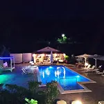 Angelos Hotell Vromolimnos
